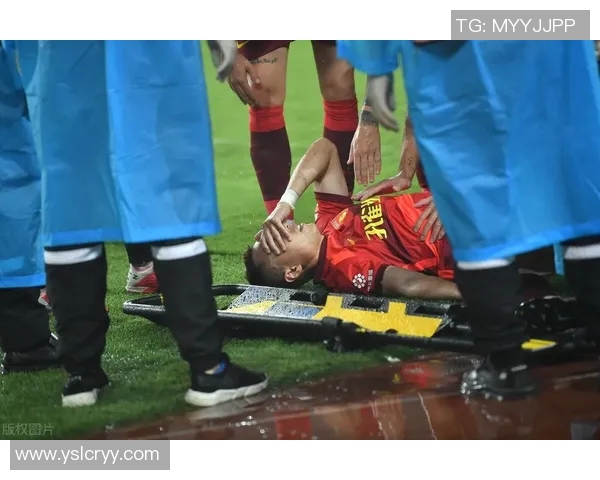 丹麦足球明星因伤缺席比赛引发球迷热议与关注